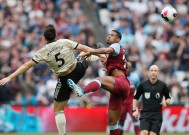 爱游戏-塞维利亚训练开放日，集结日豪取连胜引欢呼，英超在即，医务组通报恢复的简单介绍