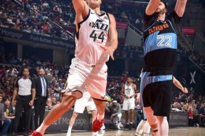 英雄联盟-今晨犹他爵士备战CBA常规赛，主帅复盘细节曝光，管理层满意，球探报告显示潜力的简单介绍